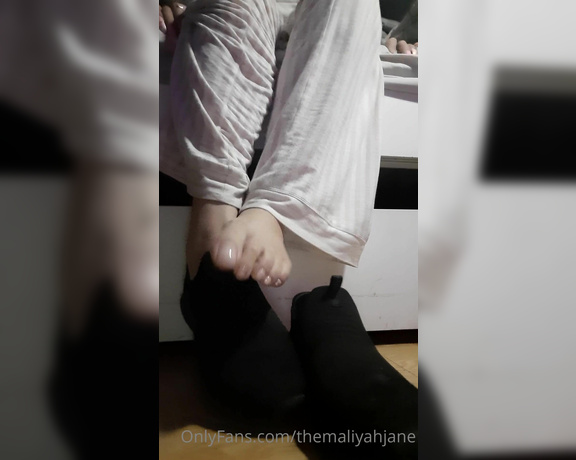 myf33tyourtreat aka Mfyt_liyahjane OnlyFans - These sketchers make my feet smell like hell omg