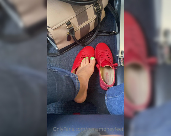 NaNaDaGoDD aka Nanamoneyfeet OnlyFans - TAKING OFF to ORLANDO FLORIDA 1