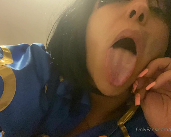 NaNaDaGoDD aka Nanamoneyfeet OnlyFans - FILL MY MOUTH PLZ!!