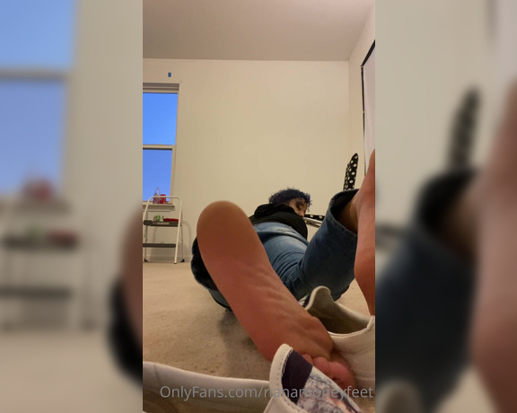 NaNaDaGoDD aka Nanamoneyfeet OnlyFans - Tummy shoe play