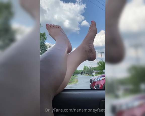 NaNaDaGoDD aka Nanamoneyfeet OnlyFans - PRETTY FEET IN THE WINDY CITY!!