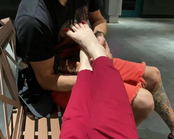 Tickles Soft Soles aka Ticklessoftsoles OnlyFans - A little tickle time outside the MGM Grand