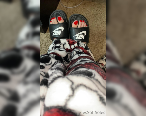 Tickles Soft Soles aka Ticklessoftsoles OnlyFans - Perfect toes for you It’s time for another pedicure The first to sponsor gets to pick the color &