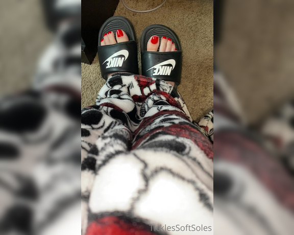 Tickles Soft Soles aka Ticklessoftsoles OnlyFans - Perfect toes for you It’s time for another pedicure The first to sponsor gets to pick the color &