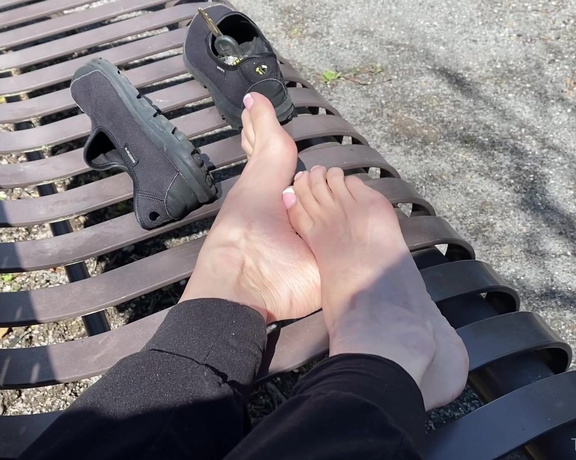 Tickles Soft Soles aka Ticklessoftsoles OnlyFans - Gorgeous day