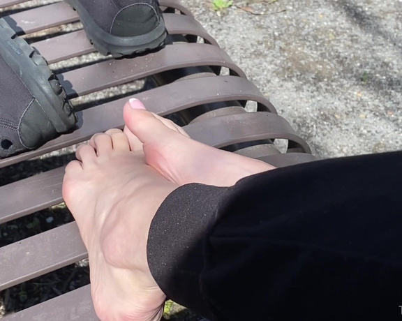 Tickles Soft Soles aka Ticklessoftsoles OnlyFans - Gorgeous day