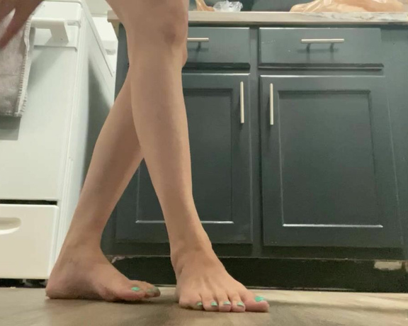 Tickles Soft Soles aka Ticklessoftsoles OnlyFans - Do you like watching my feet when I do regular shit like this