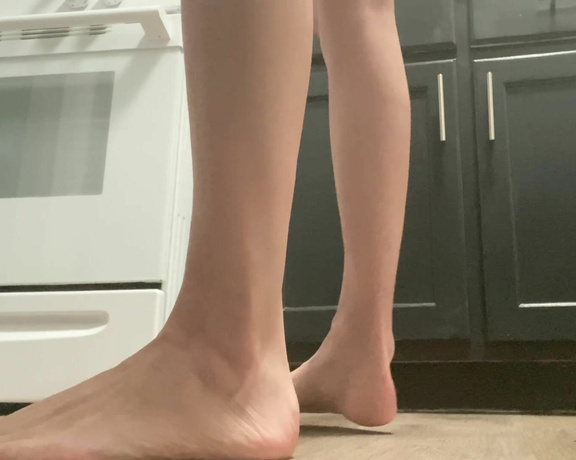 Tickles Soft Soles aka Ticklessoftsoles OnlyFans - Making lunch