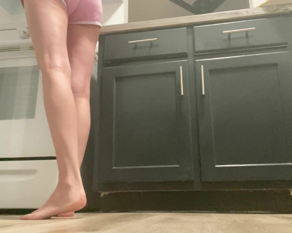 Tickles Soft Soles aka Ticklessoftsoles OnlyFans - Making lunch