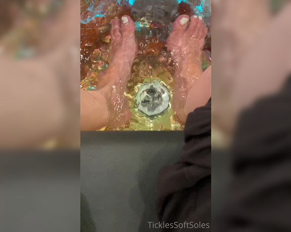 Tickles Soft Soles aka Ticklessoftsoles OnlyFans - Mmmmm Nothing like the soak before the foot rub Would you rub my feet