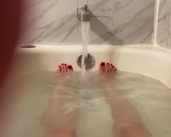 Tickles Soft Soles aka Ticklessoftsoles OnlyFans - I’m normally a shower girl but this bath was very nice and relaxing I have to do these more often