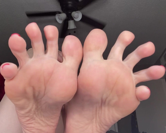 Tickles Soft Soles aka Ticklessoftsoles OnlyFans - Happy Memorial Day! I know you love my sexy wrinkles and toes! Are you dying to put them in your