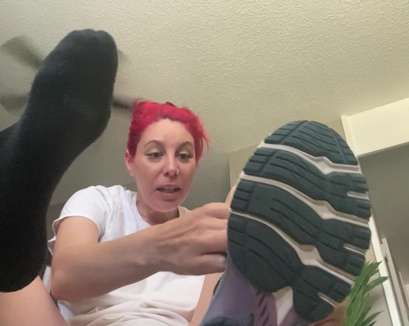 Tickles Soft Soles aka Ticklessoftsoles OnlyFans - Happy Friday! Time to get these feet sweaty