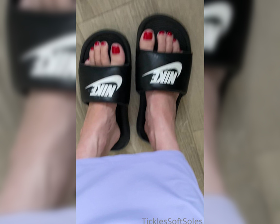 Tickles Soft Soles aka Ticklessoftsoles OnlyFans - Hey Florida! httptwittercomTicklesSoles 2