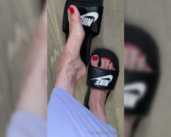 Tickles Soft Soles aka Ticklessoftsoles OnlyFans - Hey Florida! httptwittercomTicklesSoles 2