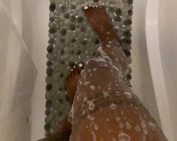 Carameltoesz1 aka Carameltoesz OnlyFans - Soapy leg and sole tease 2