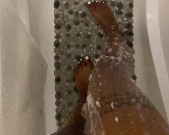 Carameltoesz1 aka Carameltoesz OnlyFans - Soapy leg and sole tease 2