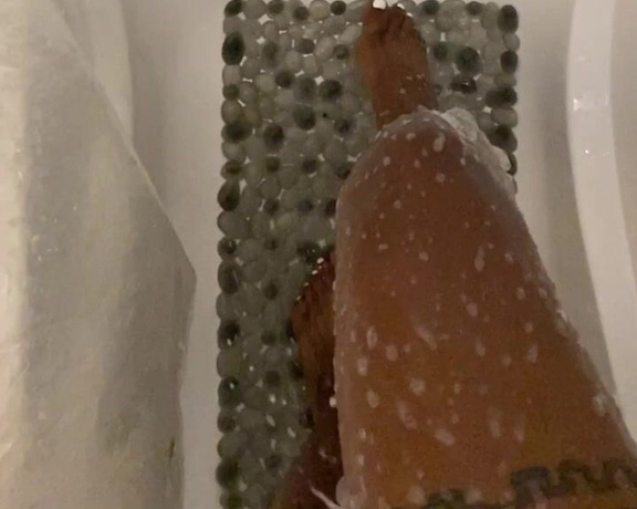 Carameltoesz1 aka Carameltoesz OnlyFans - Soapy leg and sole tease 2