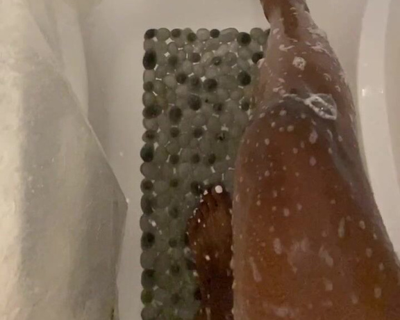 Carameltoesz1 aka Carameltoesz OnlyFans - Soapy leg and sole tease 2