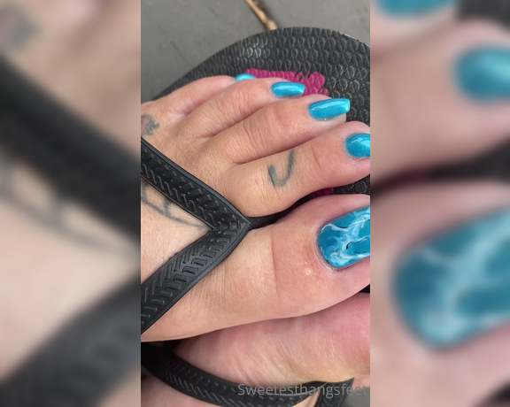 Goddess Rhonda aka Sweetesthangsfeet OnlyFans - Love this New mani pedi so much! 1