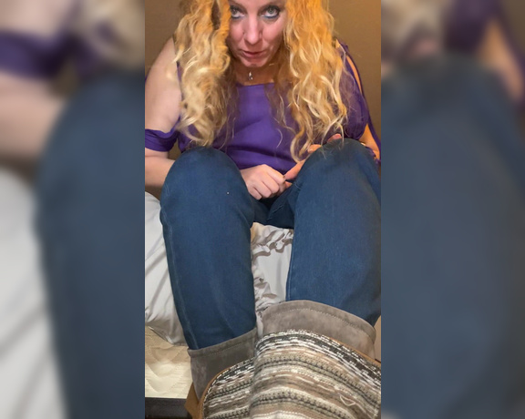 Goddess Rhonda aka Sweetesthangsfeet OnlyFans - Taking the boots and socks off