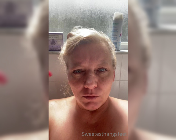 Goddess Rhonda aka Sweetesthangsfeet OnlyFans - Haven’t done a bath video for you guys in a while here you go  no bubbles