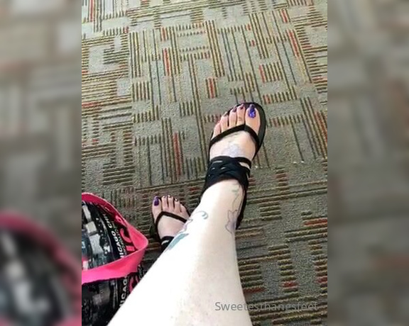 Goddess Rhonda aka Sweetesthangsfeet OnlyFans - Waiting to board my flight back home to Michigan