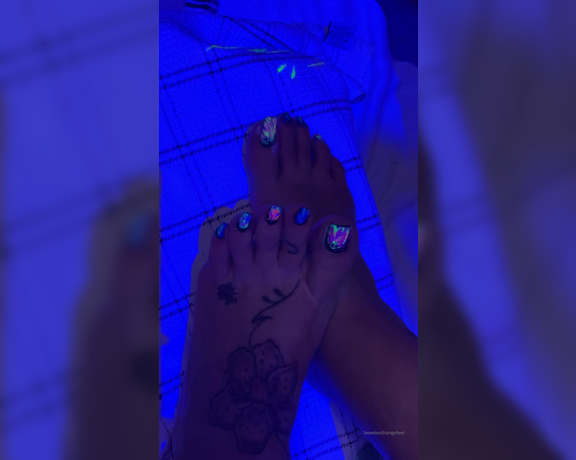 Goddess Rhonda aka Sweetesthangsfeet OnlyFans - New pedi alert  wait for it  I just finished it so I still have to clean up all around the edg