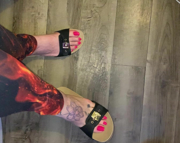 Goddess Rhonda aka Sweetesthangsfeet OnlyFans - Did a quick Lil video for you all