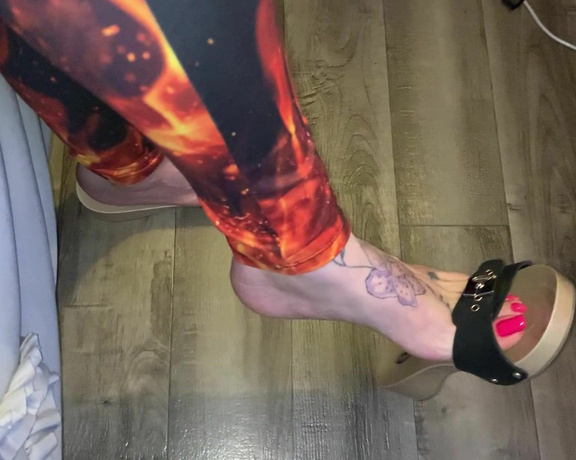 Goddess Rhonda aka Sweetesthangsfeet OnlyFans - Did a quick Lil video for you all