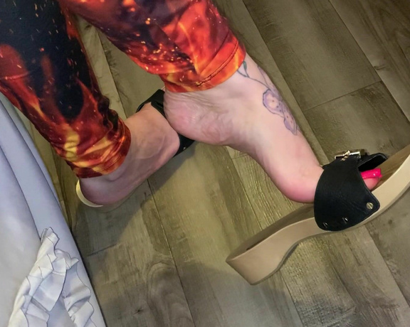 Goddess Rhonda aka Sweetesthangsfeet OnlyFans - Did a quick Lil video for you all