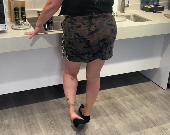 Goddess Rhonda aka Sweetesthangsfeet OnlyFans - Cum let me cook you some dinner! Then you have to rub me down New BJ content available you don’t