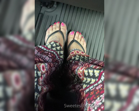 Goddess Rhonda aka Sweetesthangsfeet OnlyFans - I caught another Uber driver staring at my toes and I asked him if he had a foot fetish and he did!