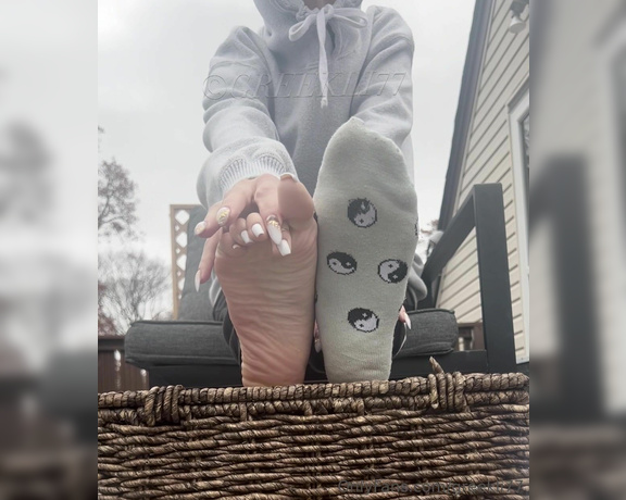 Greek Goddess Li aka Greekli77 OnlyFans - Handless sock removal outside in this chilly NY weather