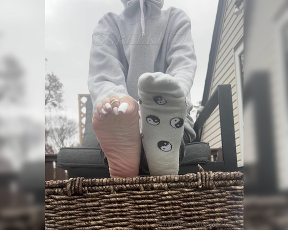 Greek Goddess Li aka Greekli77 OnlyFans - Handless sock removal outside in this chilly NY weather