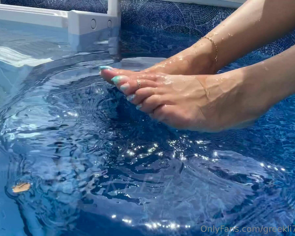 Greek Goddess Li aka Greekli77 OnlyFans - Toe play in the pool