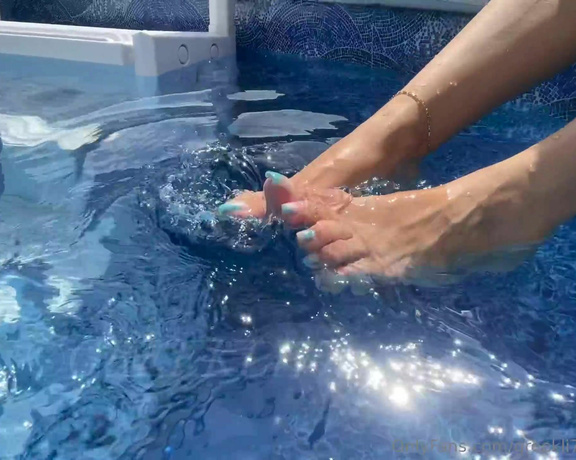 Greek Goddess Li aka Greekli77 OnlyFans - Toe play in the pool