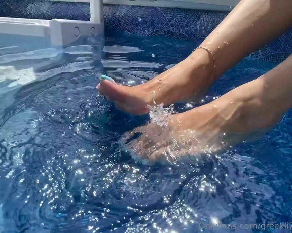 Greek Goddess Li aka Greekli77 OnlyFans - Toe play in the pool