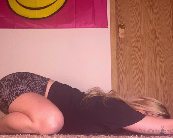 Phoebe aka Celestialphoebe OnlyFans - You’re having a yoga date, and she finds out about your fetish