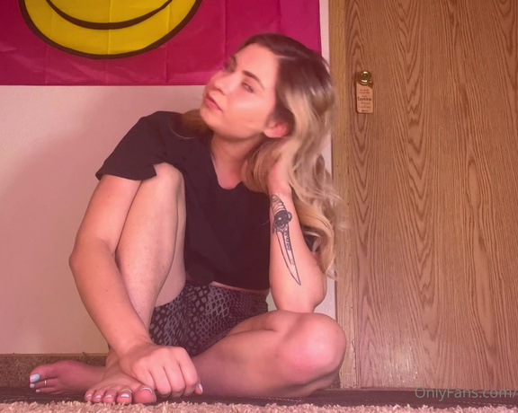 Phoebe aka Celestialphoebe OnlyFans - You’re having a yoga date, and she finds out about your fetish