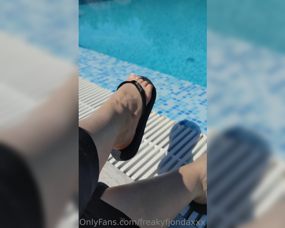Freaky Fjonda aka Freakyfjondaxxx OnlyFans - [MANY different camera angles!] I am at the pool, you are a construction workeryou see me takin