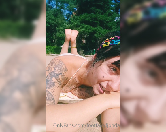 Freaky Fjonda aka Freakyfjondaxxx OnlyFans - [SWIPE for VIDEO] Oh baby, please, am starving for some cum on my hot soles and toesbe fast, be 7