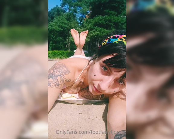 Freaky Fjonda aka Freakyfjondaxxx OnlyFans - [SWIPE for VIDEO] Oh baby, please, am starving for some cum on my hot soles and toesbe fast, be 7