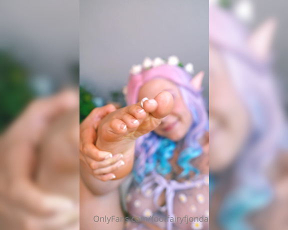 Freaky Fjonda aka Freakyfjondaxxx OnlyFans - (2videos) of the things I love mostworshipping my fairy feet 1