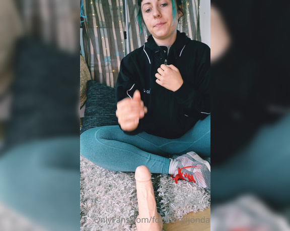 Freaky Fjonda aka Freakyfjondaxxx OnlyFans - (10min video) Are YOU ready to get DRAINED by my sweaty feet AND arm pits Me after the gym making 10