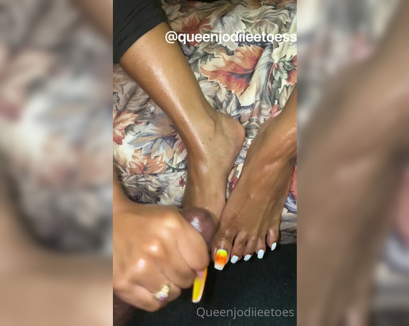 Queenjodiieetoes aka Prettyfeetonly1800 OnlyFans - He really loved these candy corn toes