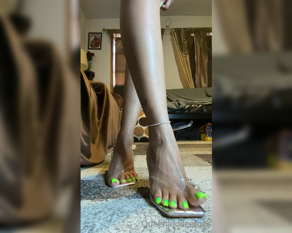 Queenjodiieetoes aka Prettyfeetonly1800 OnlyFans - What you wanna do to these toes im curious