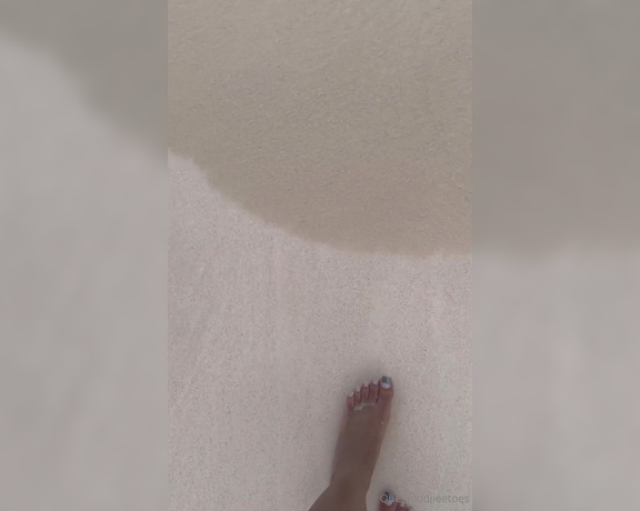 Queenjodiieetoes aka Prettyfeetonly1800 OnlyFans - Loving The Sand & Water