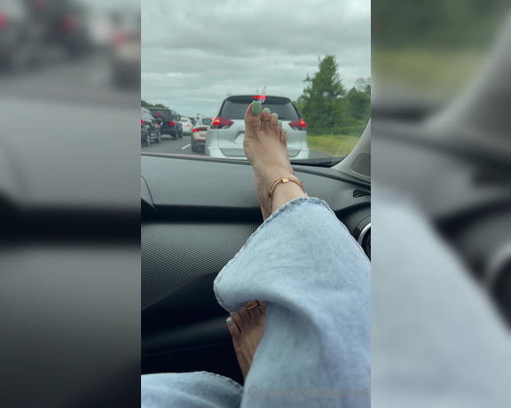 Queenjodiieetoes aka Prettyfeetonly1800 OnlyFans - Traffic Traffic Minds Well Show Off