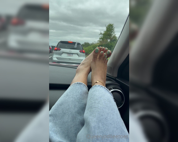 Queenjodiieetoes aka Prettyfeetonly1800 OnlyFans - Traffic Traffic Minds Well Show Off